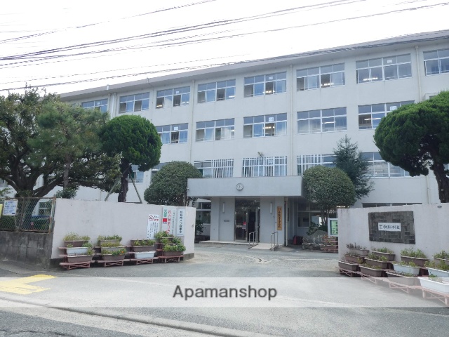 中学校　福岡市立中学校香椎第二中学校（中学校）まで371m