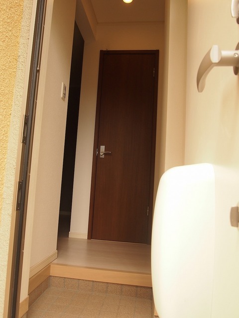 玄関　玄関ポスト有り