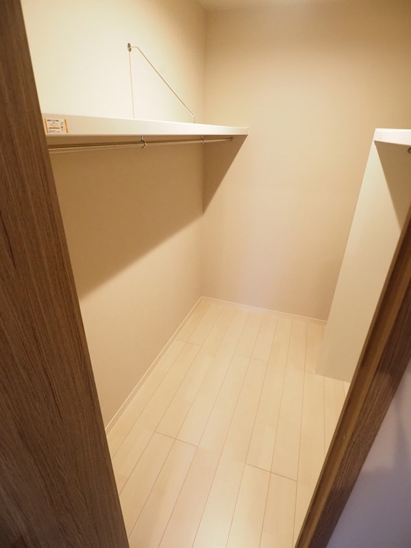 収納　広いウォークスルークローゼット