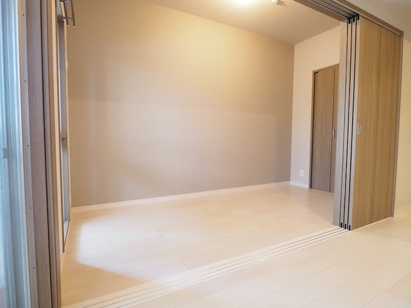 その他部屋・スペース　ベッドルームも明るいです。