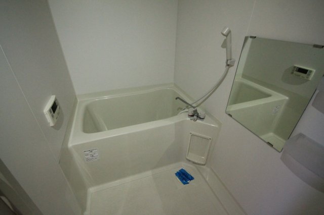 バス・シャワールーム　同じ建物の別のお部屋の写真です。現況優先。
