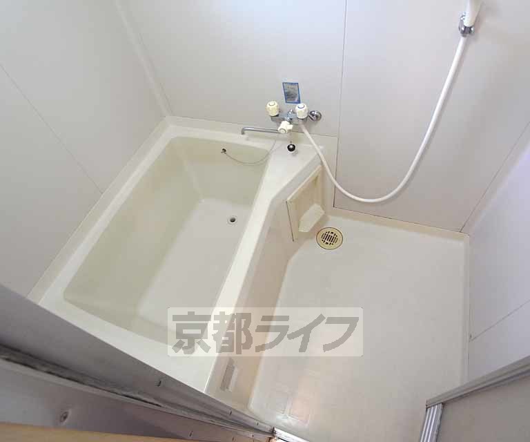 バス・シャワールーム　バスルームもきれいですね。