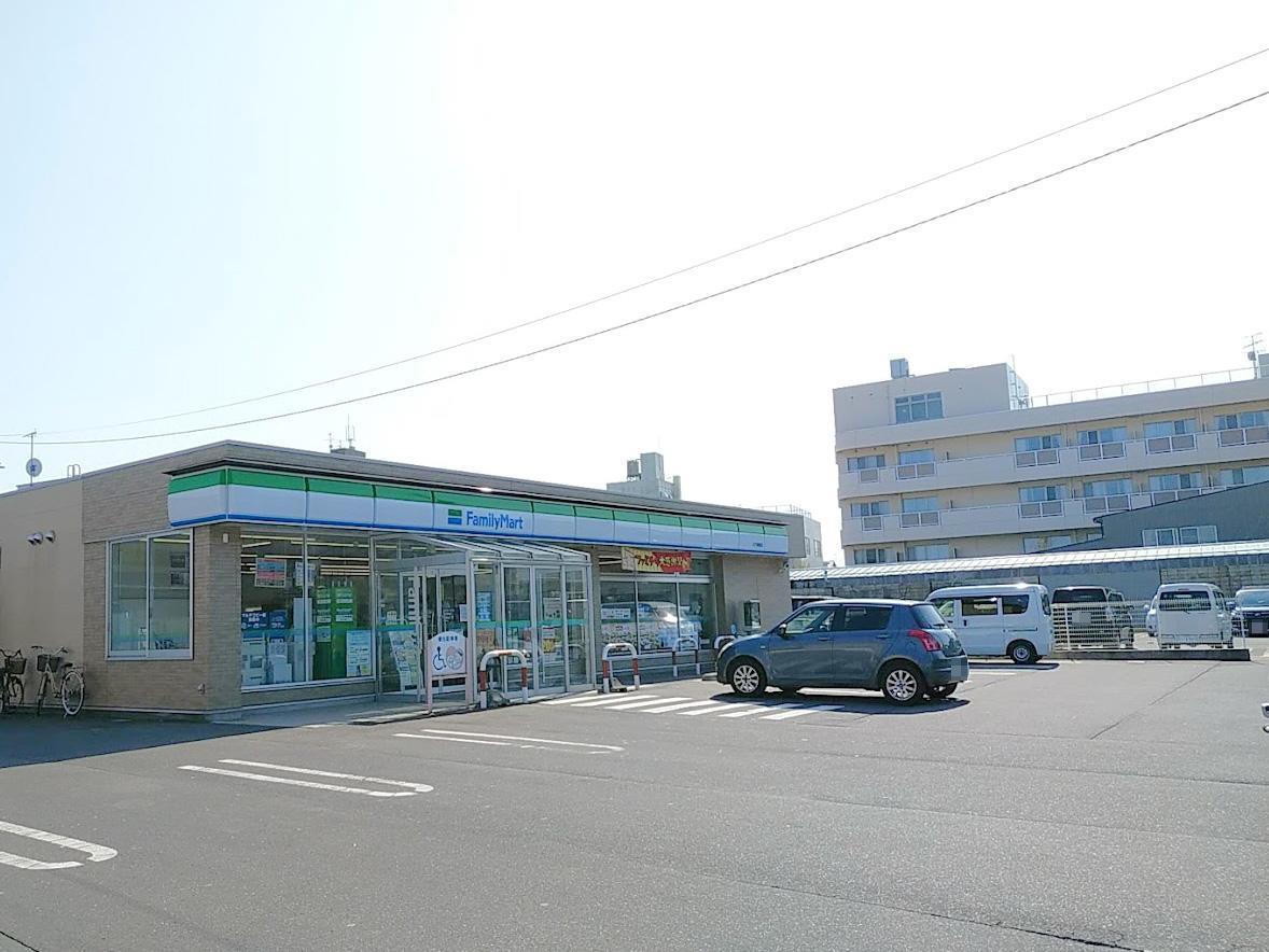 コンビニ　ファミリーマート八戸湊橋店（コンビニ）まで550m