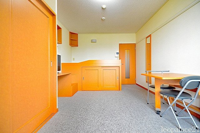 居室・リビング　備品や設備仕様は号室等により異なります現地をご確認下さい。