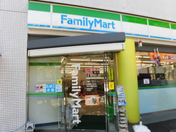 コンビニ　ファミリーマート 芦花公園駅北店（コンビニ）まで211m