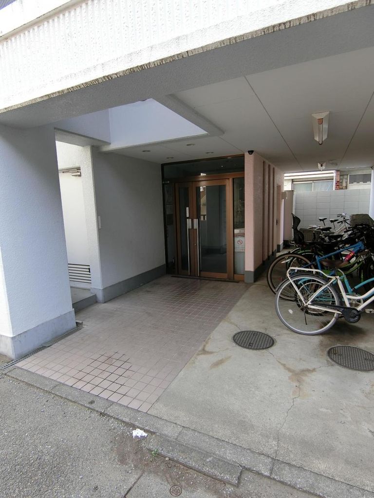 エントランス　バルコニー