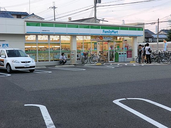 コンビニ　ファミリーマート尼崎稲葉元町店（コンビニ）まで144m
