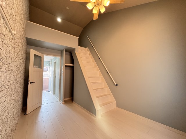 居室・リビング　写真は同建物の別部屋を参考に掲載しております。