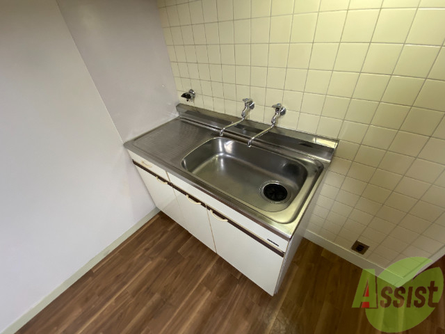 キッチン　キッチンも二口コンロがおけてお料理も楽チンにできますね。