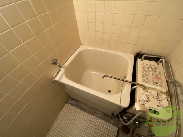 バス・シャワールーム　バスタブも広々していて、ゆっくり休めますね。