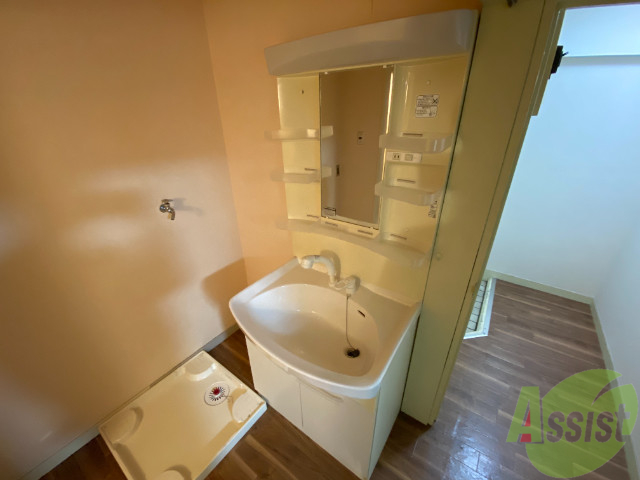 洗面設備　ピカピカの洗面台で毎日テンション上がりますね。