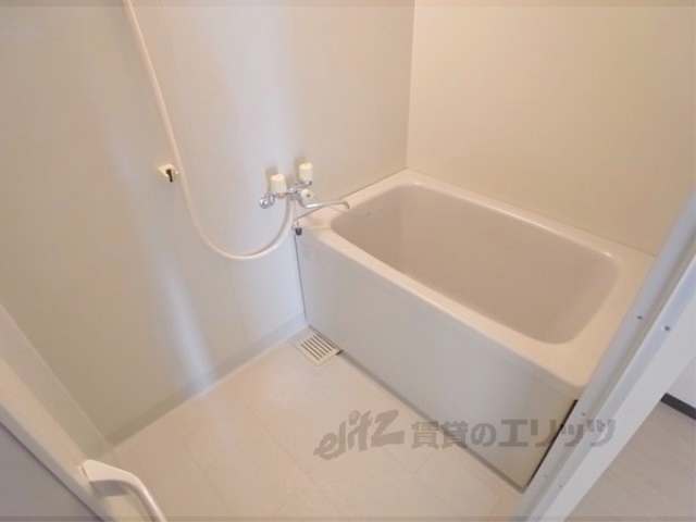 バス・シャワールーム　ゆったり浸かれそうです