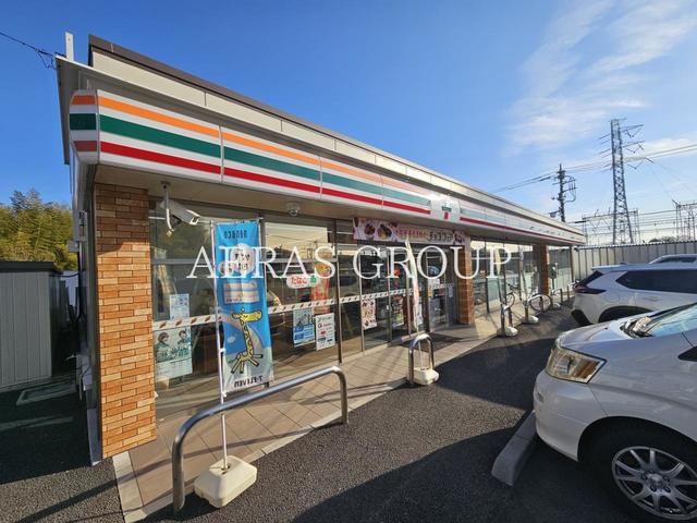 コンビニ　セブン-イレブン 松戸大橋十字路店（コンビニ）まで607m