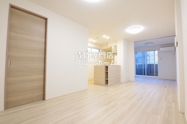 居室・リビング　13.3帖の広いリビングです！