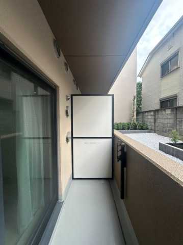 バルコニー　別部屋の参考写真になります。