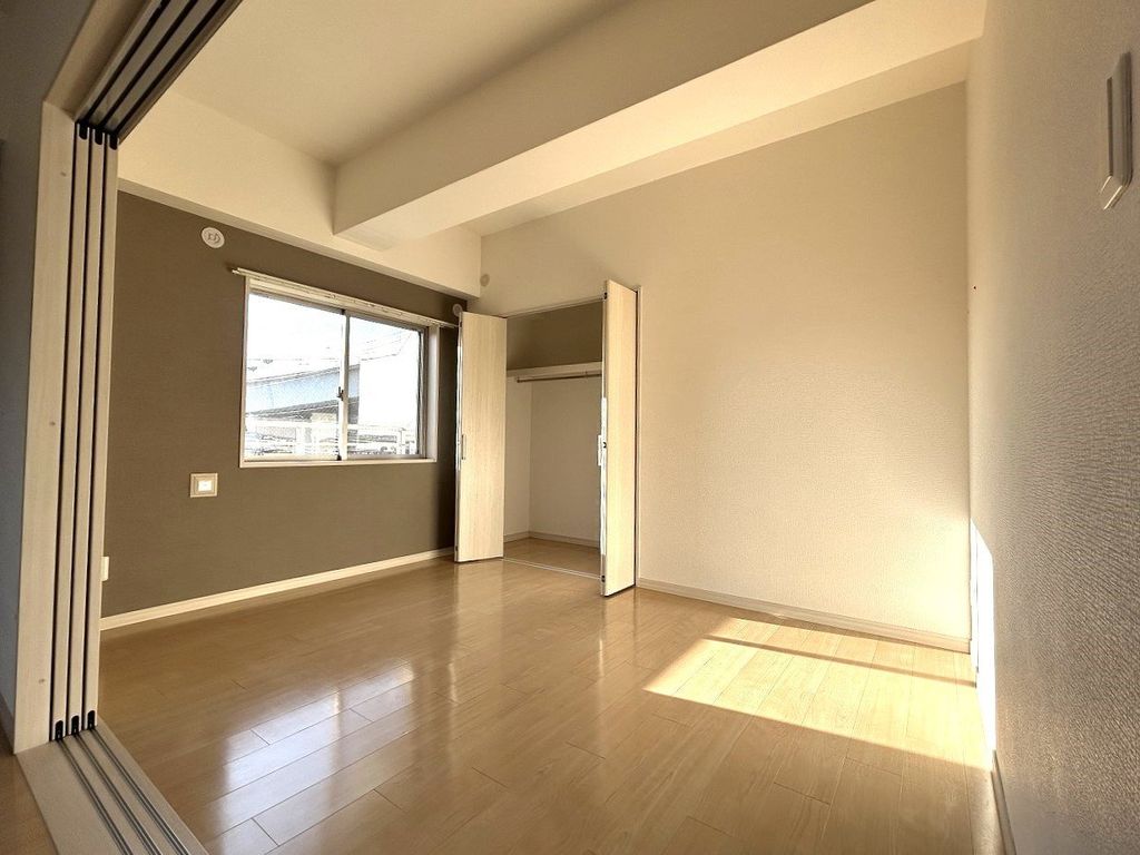 居室・リビング　南側洋室（約6.0帖）