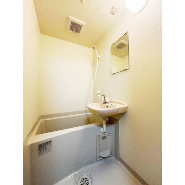 バス・シャワールーム　コンパクトで使いやすいお風呂です