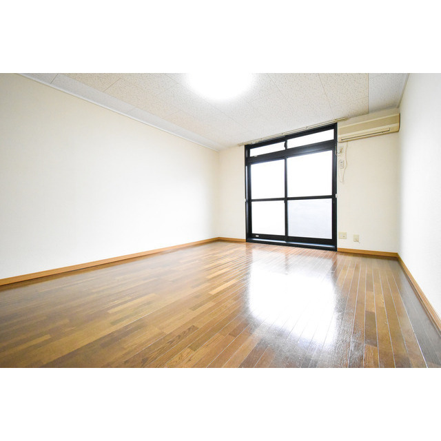 居室・リビング　こちらのリビングで趣味の時間をお楽しみください