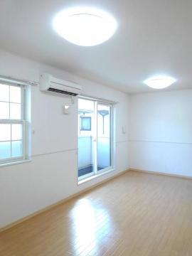 その他設備　リビングエアコン、照明完備