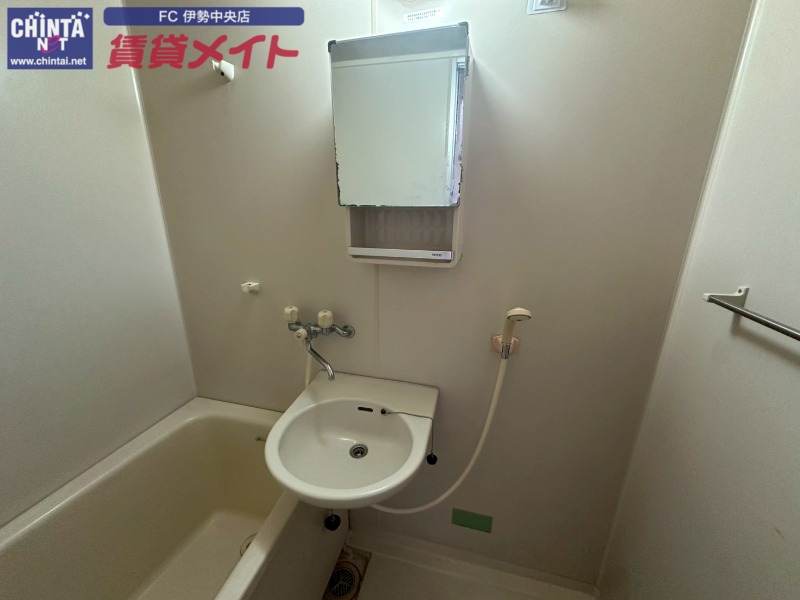 洗面設備　同物件別部屋の写真