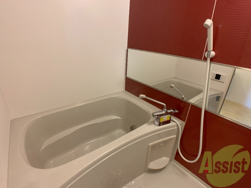 バス・シャワールーム　追い焚き機能が付いているのでいつでも温かいお風呂に入れますよ