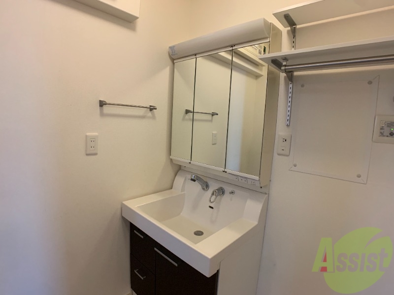 洗面設備　洗面台は独立しています。朝の身支度はこちらでどうぞ～