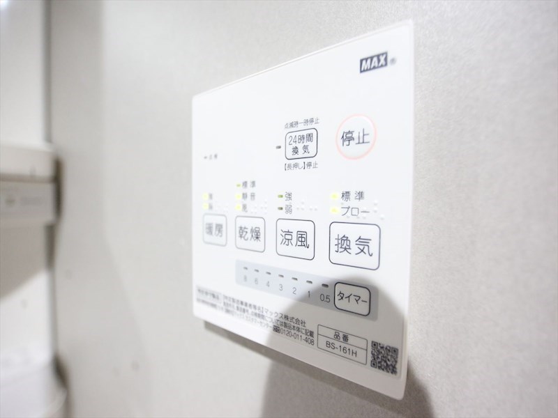 その他設備　浴室暖房乾燥機付き