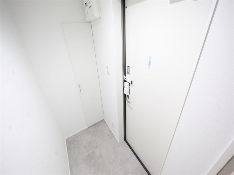 玄関　玄関　シューズボックス付（収納充実してます）