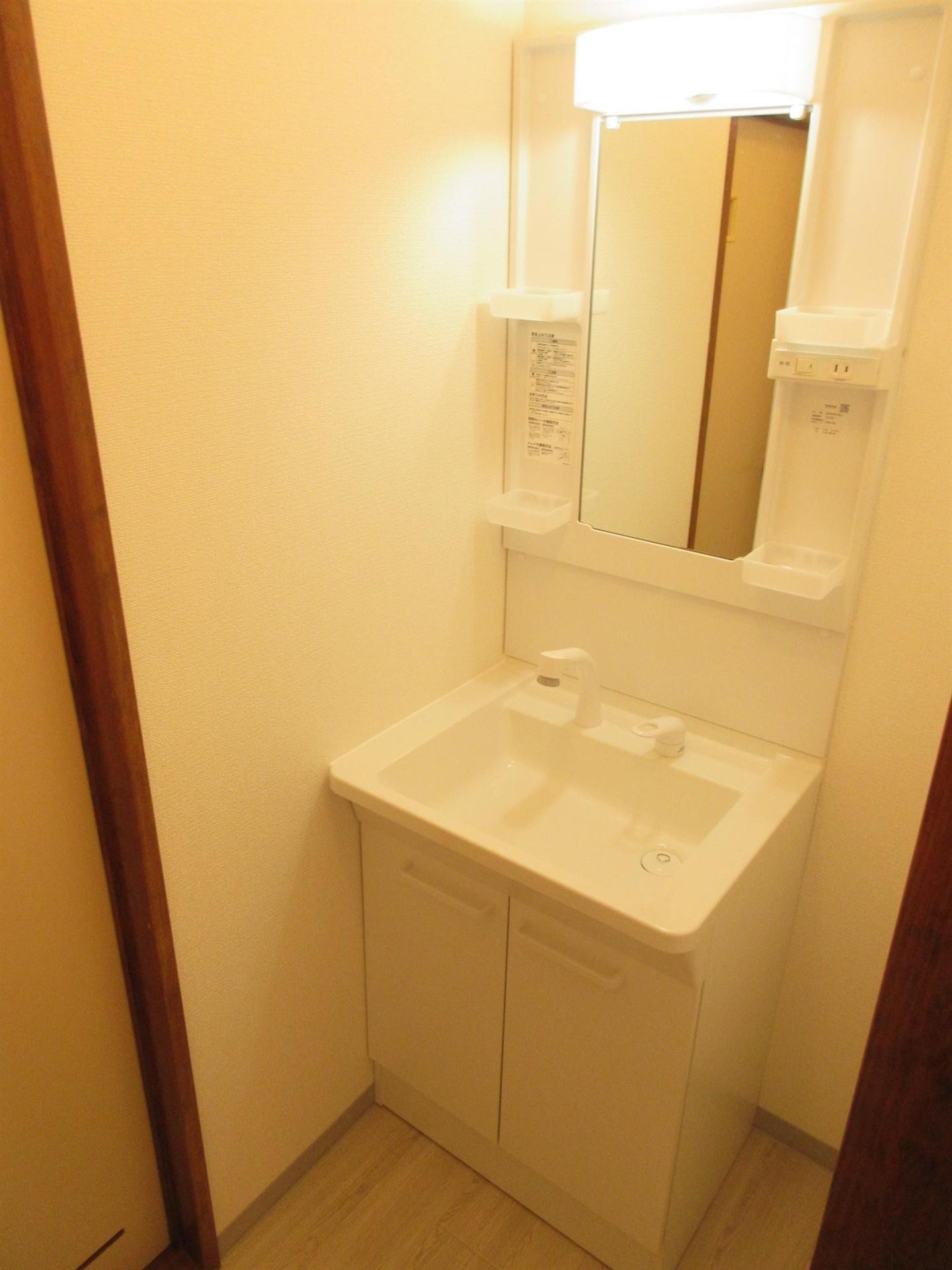 洗面設備　シャンプードレッサーも新しい♪