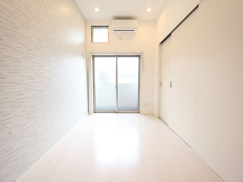 バルコニー　洋室6.2帖　2面採光　エアコン完備　バルコニー