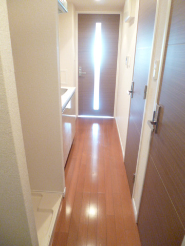 玄関　※同タイプ参考写真