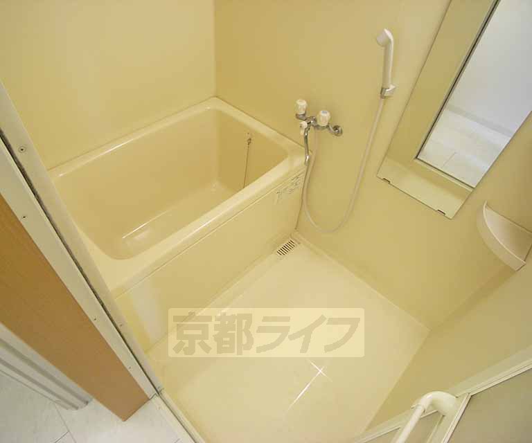 バス・シャワールーム　大きな浴槽です。