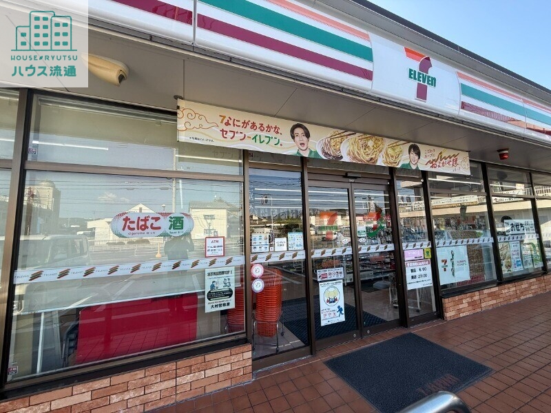 コンビニ　セブンイレブン大村竹松本町店（コンビニ）まで704m