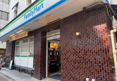コンビニ　ファミリーマート　栄町通店（コンビニ）まで218m