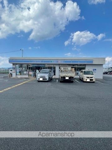 コンビニ　ローソン（コンビニ）まで530m