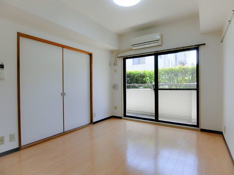 居室・リビング　約８帖の広々ダイニング