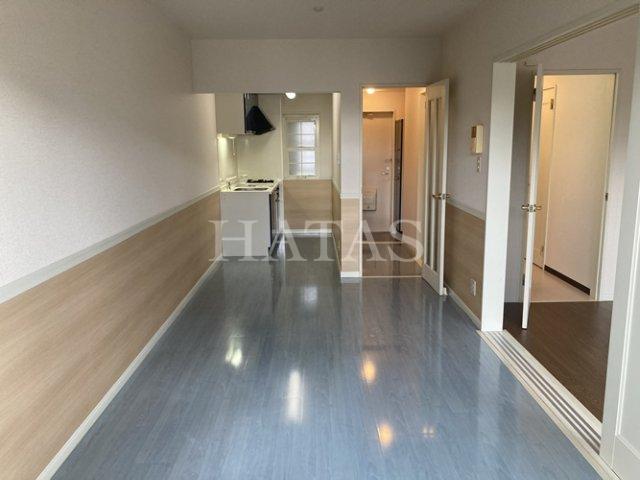 居室・リビング　同物件別部屋です。