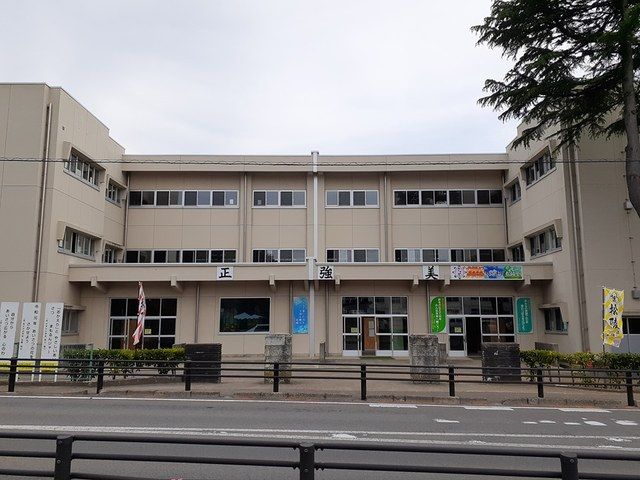 小学校　酒田市立松陵小学校（小学校）まで1400m