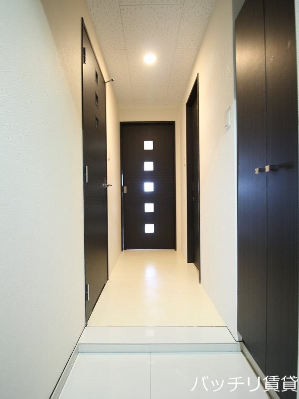 玄関　※同型タイプの為現状優先