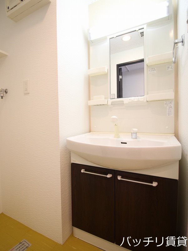 洗面設備　※同型タイプの為現状優先