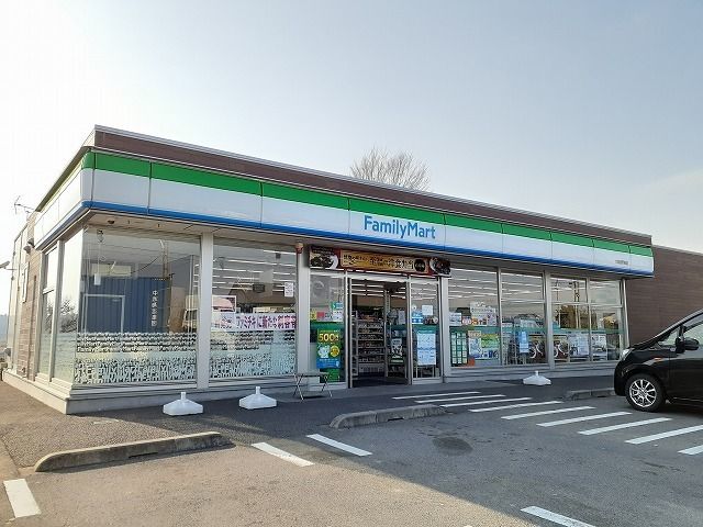 コンビニ　ファミリーマート大田原野崎店（コンビニ）まで300m