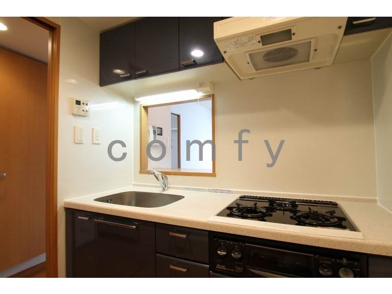 キッチン　３口ガスキッチン