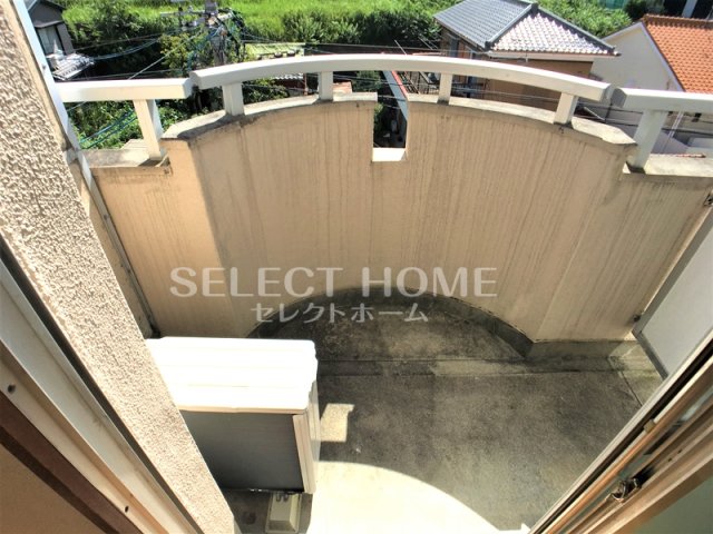 バルコニー　バルコニーからの眺めを楽しみながら食事をしませんか