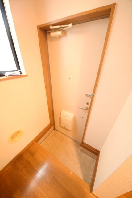玄関　★下駄箱が大きいので靴が多くても安心です★