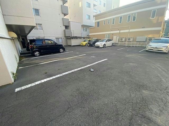 駐車場　駐車場