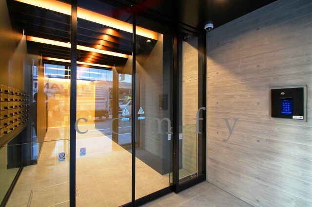 エントランス　オートロック付きエントランス