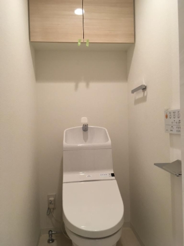 トイレ　【参考】同建物内の別のお部屋の画像です【参考】同建物内の別の