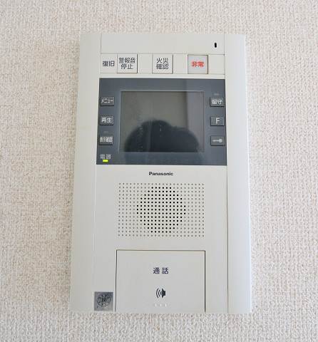 セキュリティ　モニタ付インターホンで来客がどなたか分かります