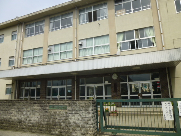 小学校　小田原市立足柄小学校（小学校）まで578m