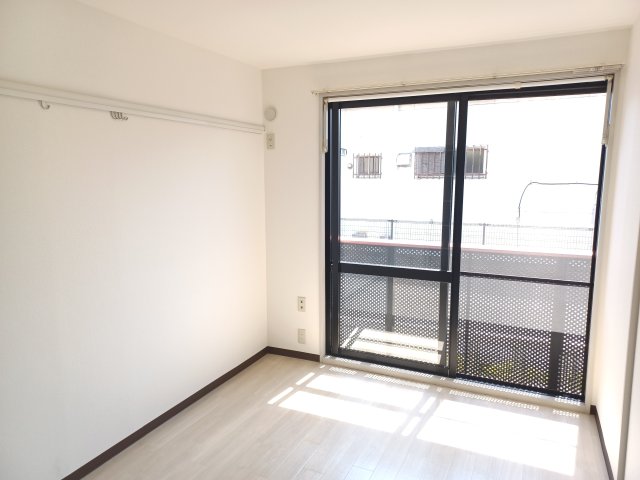 居室・リビング　ゆったりした洋室です